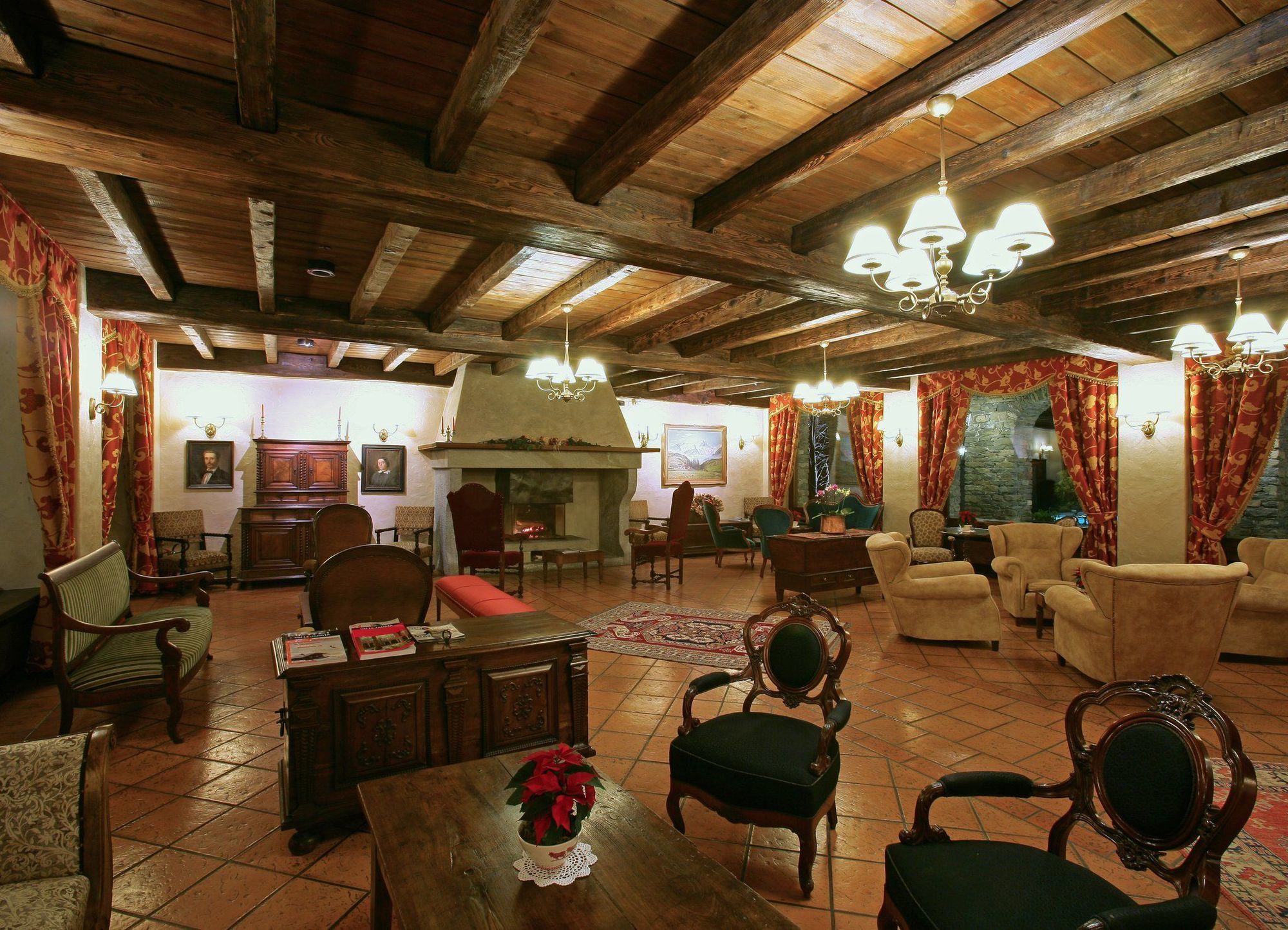 Relais Mont Blanc Hotel & Spa La Salle Beltér fotó